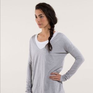 Lululemon Flip Your Dog Long Sleeved Tee in Gray Heather - Size 10